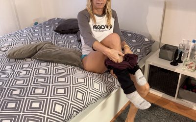 “An everyday gesture in the shower: natural and normal”