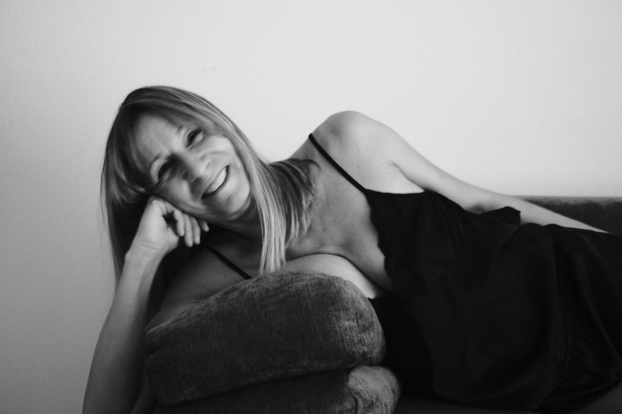 Découvrez « Suggérer avec naturel », une galerie de Cris Blas où sensualité, féminité, regards et connexion s’expriment de manière authentique, élégante et naturelle.