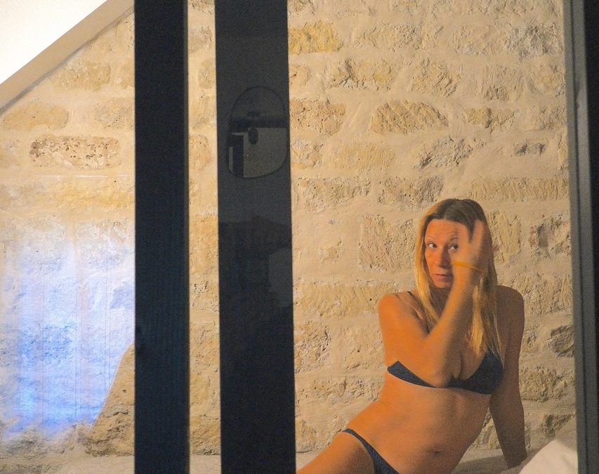 Cris en un apartamento en Gare de Nord en Paris